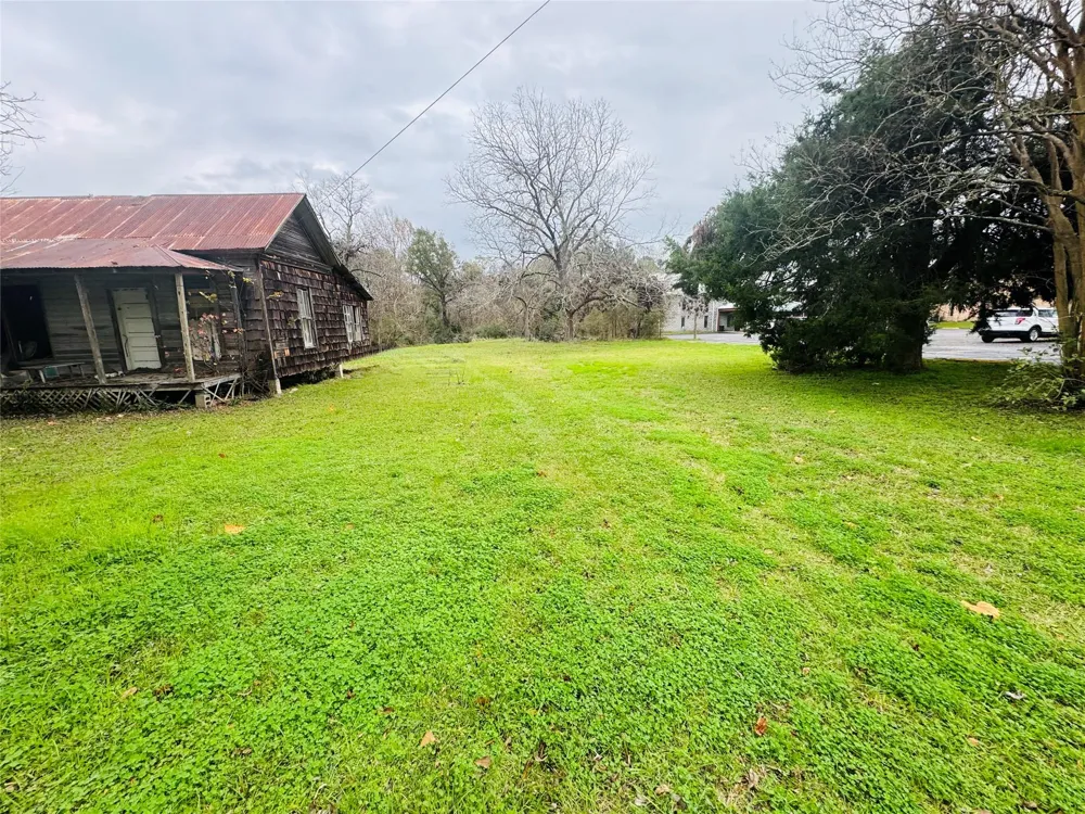 401 S Fm 356 Onalaska, TX 77360