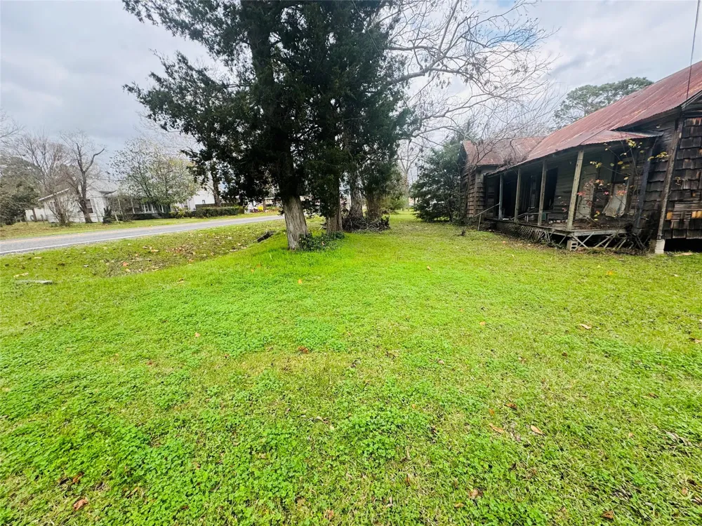 401 S Fm 356 Onalaska, TX 77360