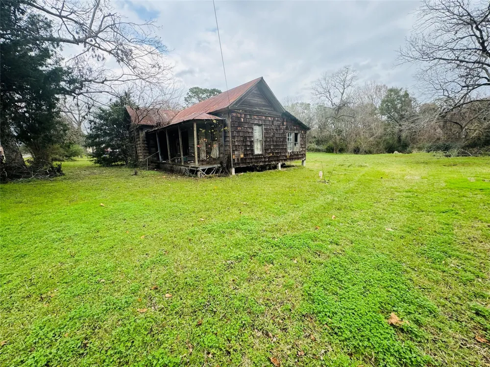 401 S Fm 356 Onalaska, TX 77360