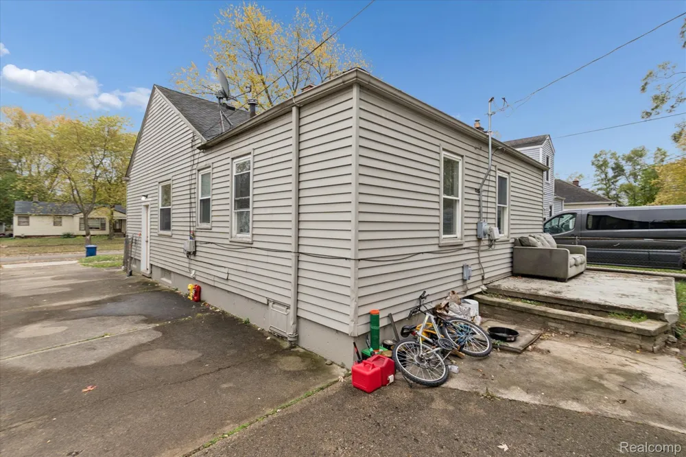 17421 Five Points Street Redford Charter Township, MI 48240