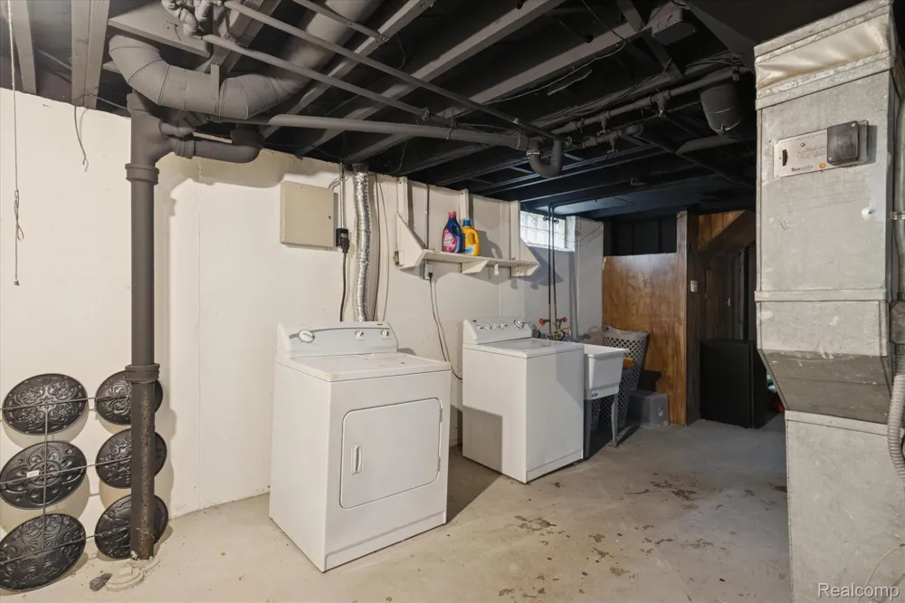 17421 Five Points Street Redford Charter Township, MI 48240