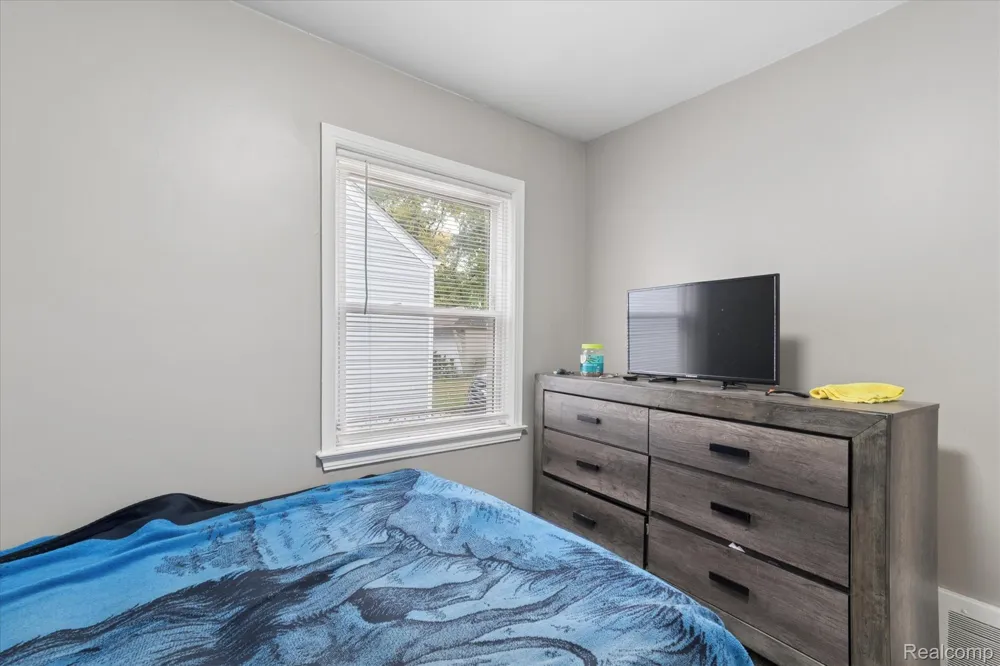 17421 Five Points Street Redford Charter Township, MI 48240