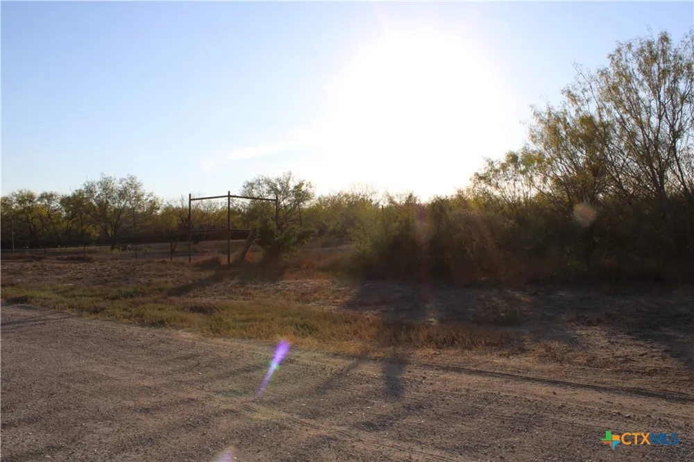 CR 339 Jourdanton, TX 78026