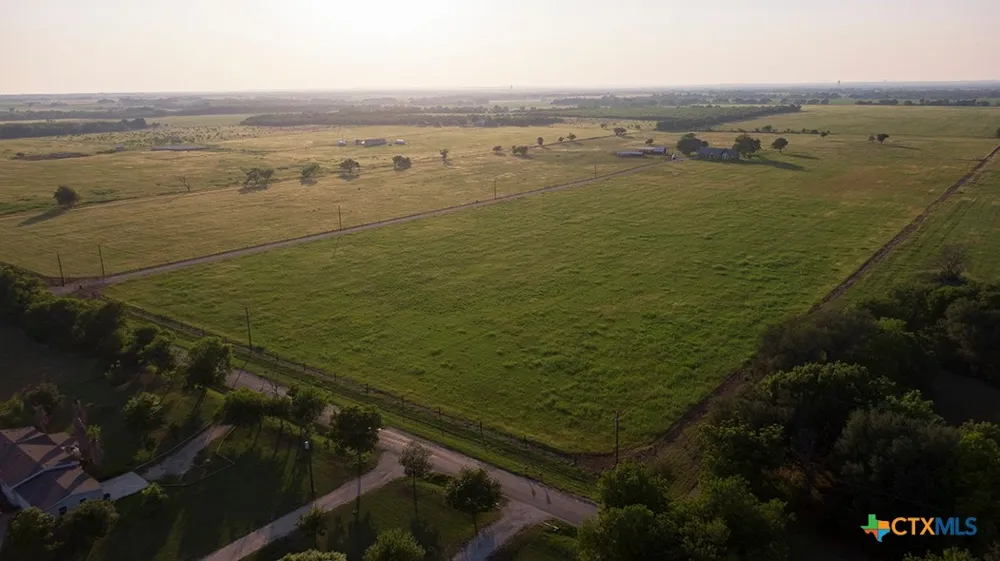 2420 Bolton Road Marion, TX 78124