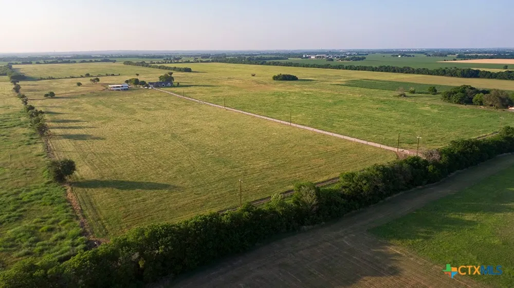 2420 Bolton Road Marion, TX 78124