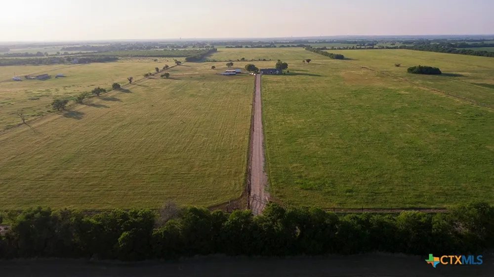2420 Bolton Road Marion, TX 78124