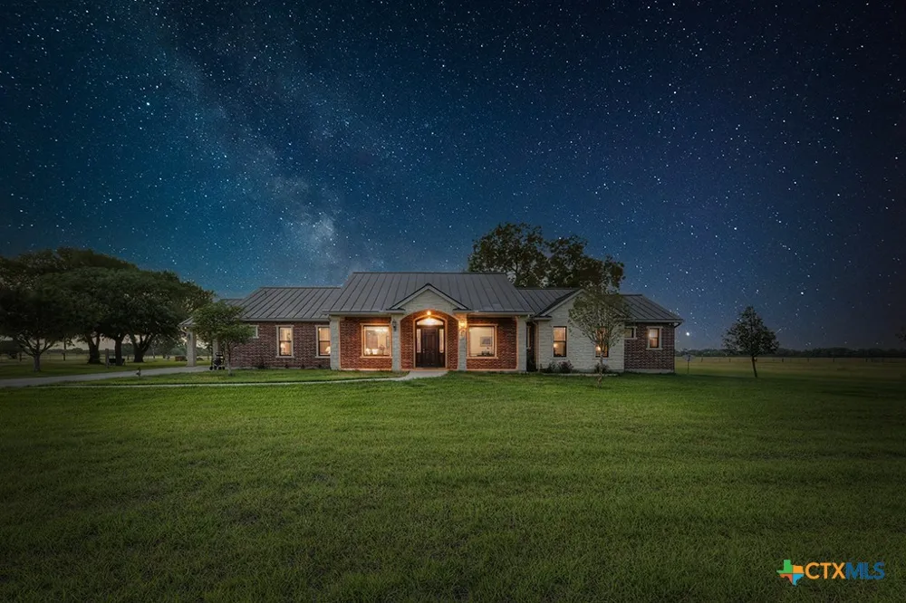2420 Bolton Road Marion, TX 78124