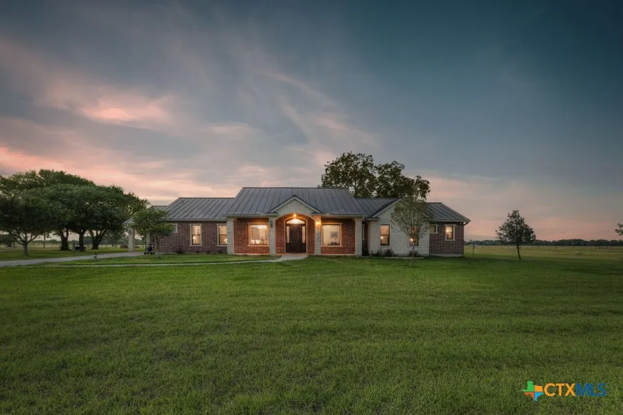 2420 Bolton Road Marion, TX 78124