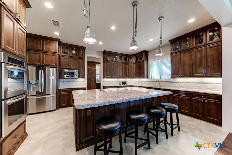 2420 Bolton Road Marion, TX 78124