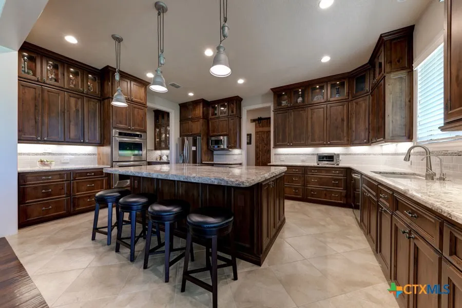 2420 Bolton Road Marion, TX 78124