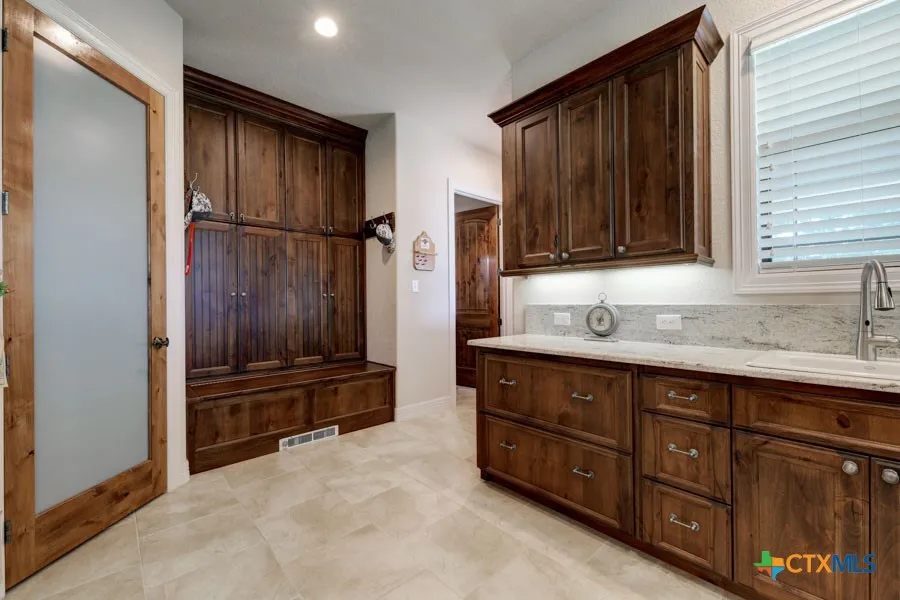 2420 Bolton Road Marion, TX 78124