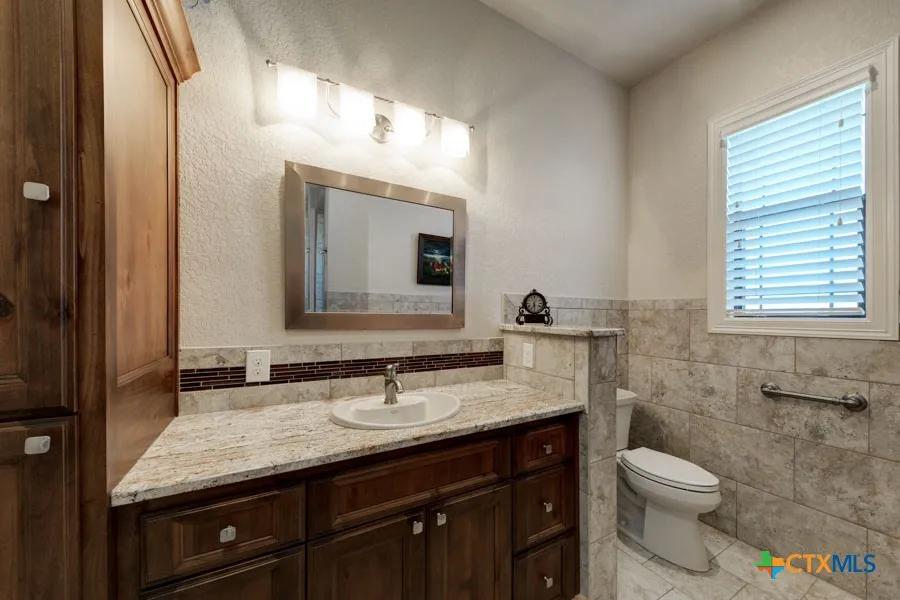 2420 Bolton Road Marion, TX 78124