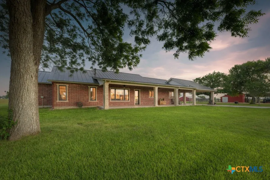 2420 Bolton Road Marion, TX 78124