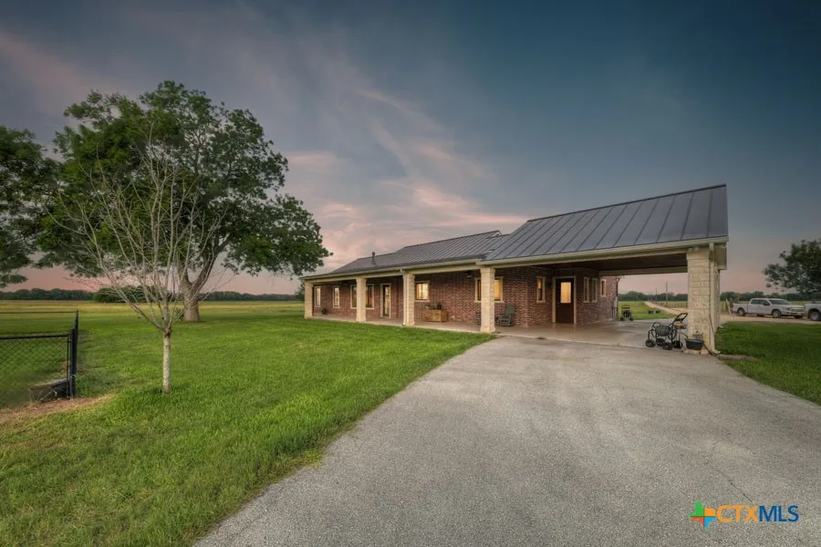 2420 Bolton Road Marion, TX 78124