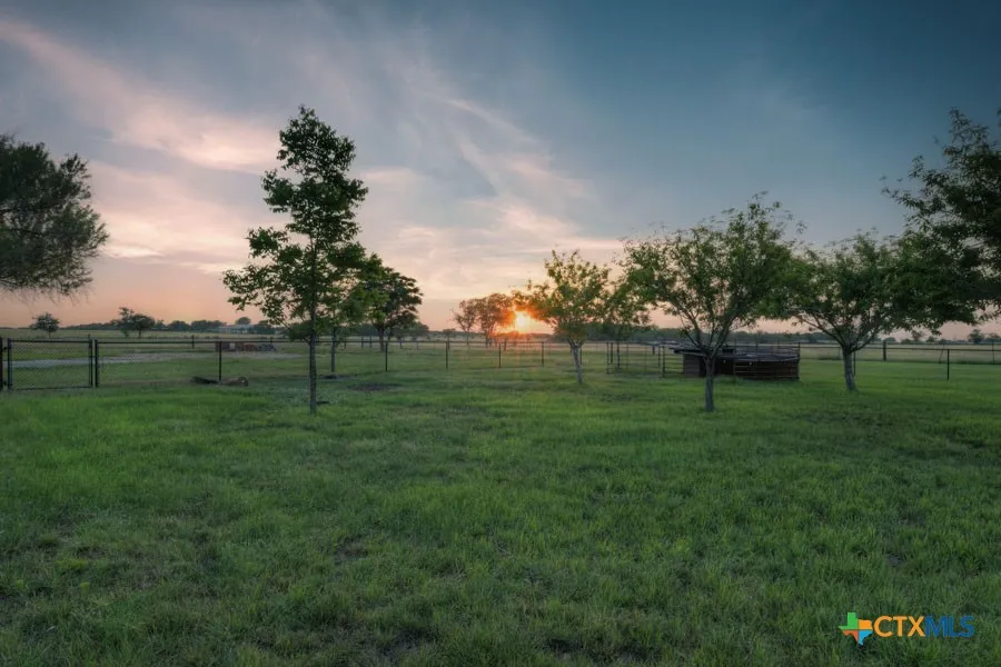 2420 Bolton Road Marion, TX 78124