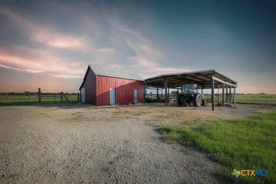 2420 Bolton Road Marion, TX 78124