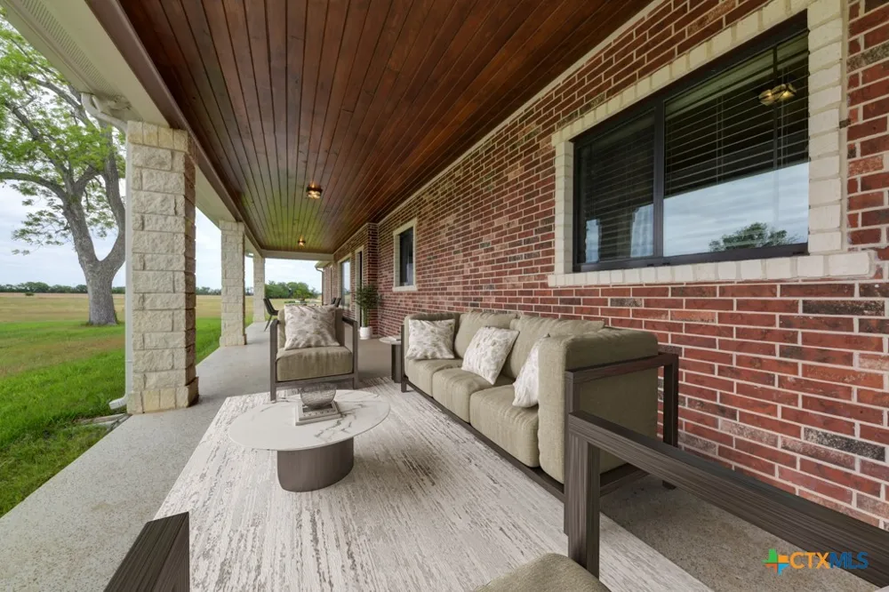 2420 Bolton Road Marion, TX 78124
