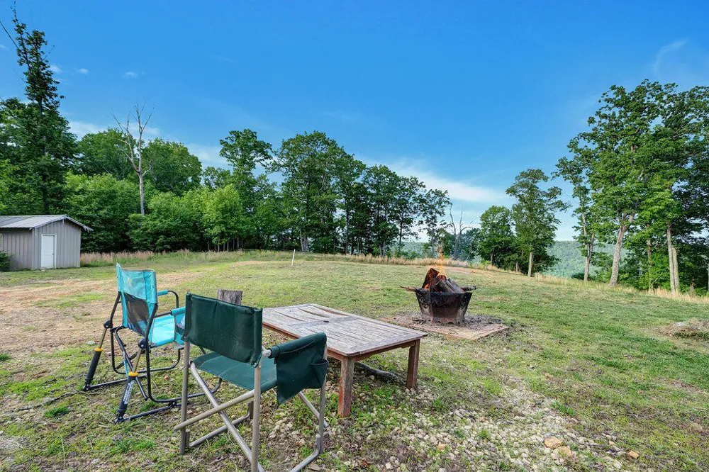 3155 Pigeon Spur Road Tracy City, TN 37387