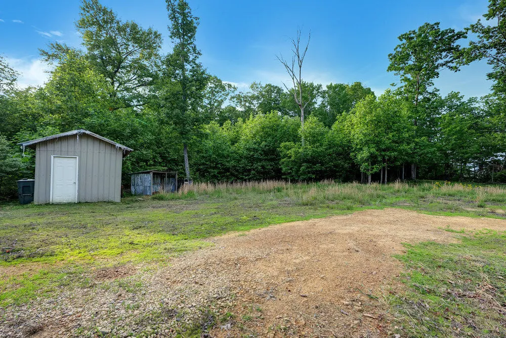 3155 Pigeon Spur Road Tracy City, TN 37387