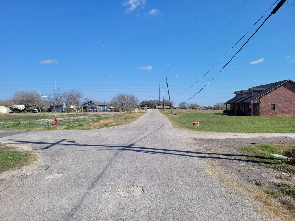 205 Polk Gregory, TX 78359