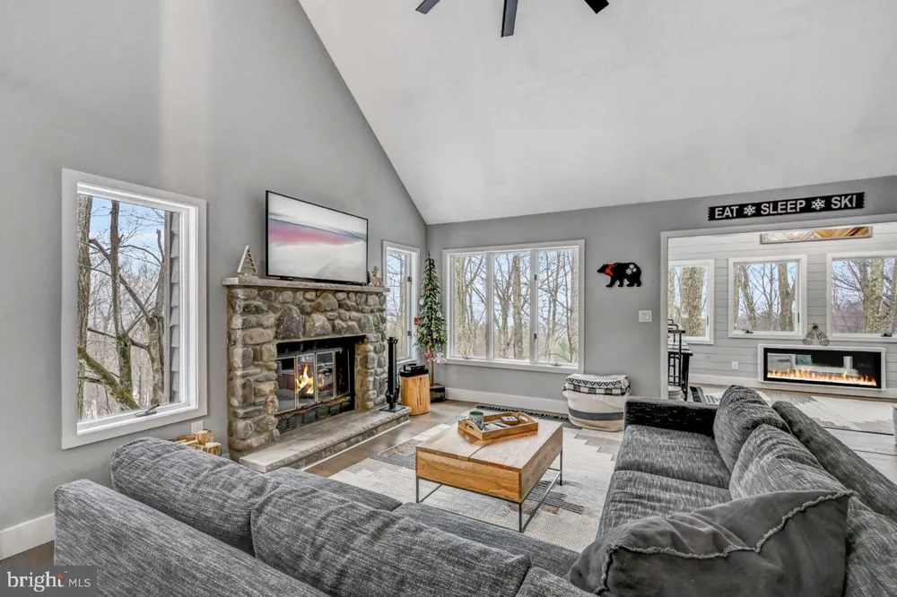 59 MIDWAY Lake Harmony, PA 18624