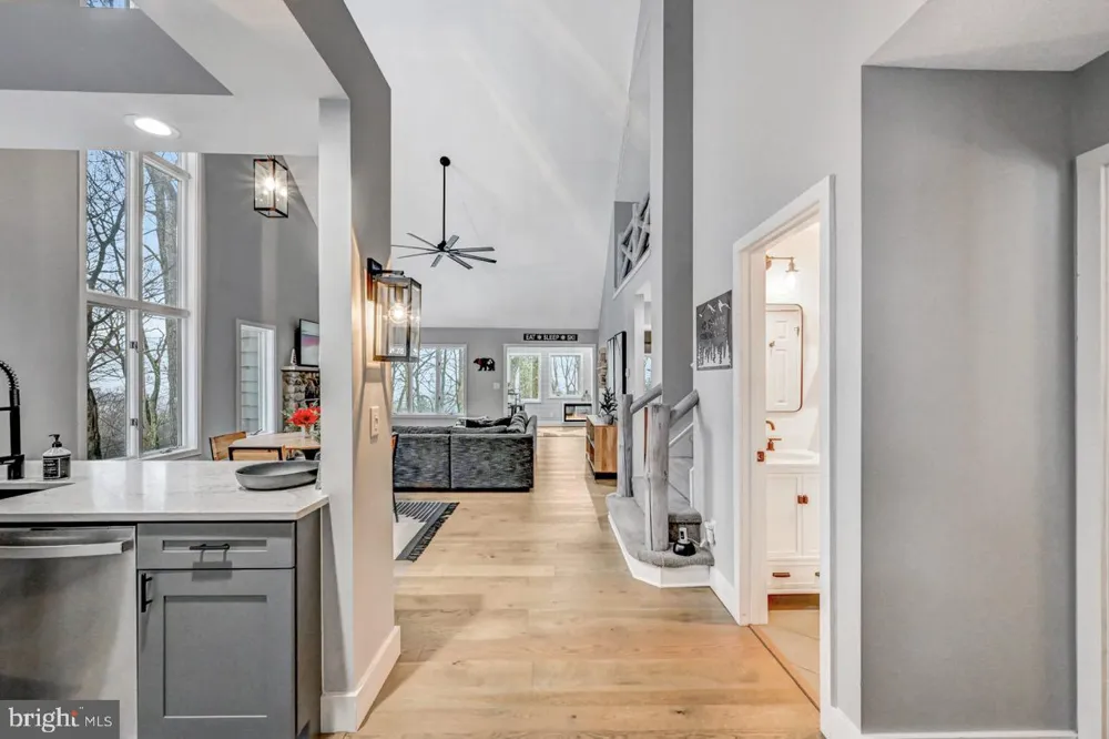59 MIDWAY Lake Harmony, PA 18624
