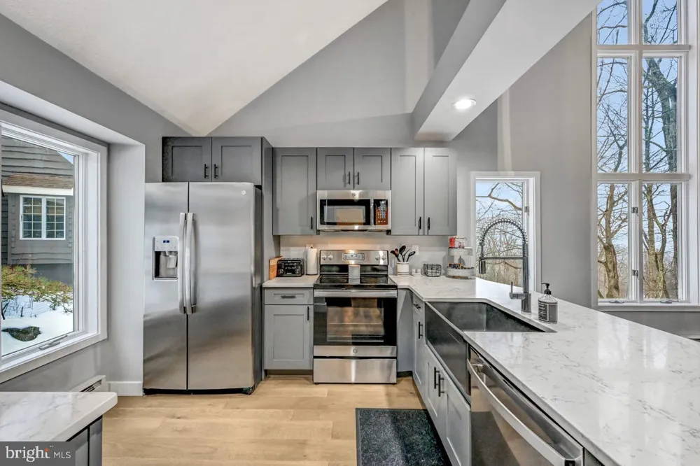 59 MIDWAY Lake Harmony, PA 18624