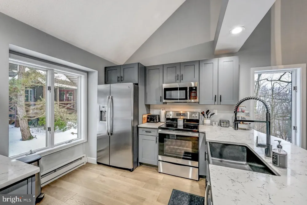 59 MIDWAY Lake Harmony, PA 18624