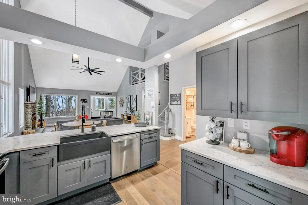 59 MIDWAY Lake Harmony, PA 18624