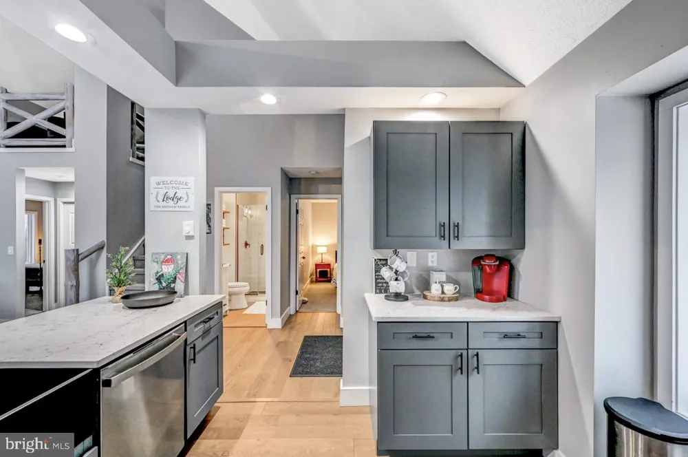 59 MIDWAY Lake Harmony, PA 18624