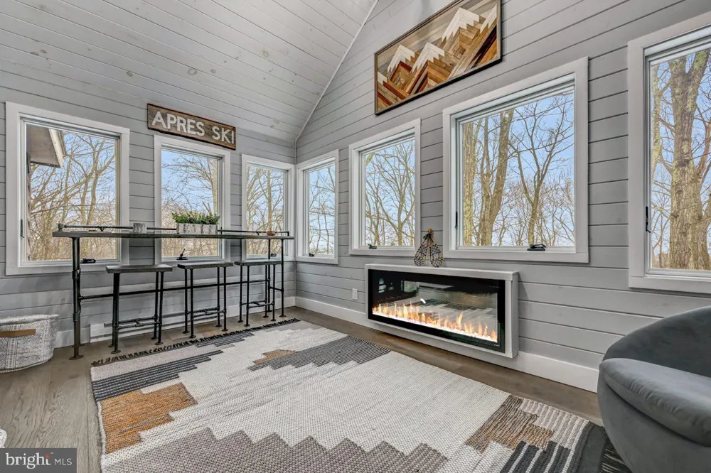 59 MIDWAY Lake Harmony, PA 18624