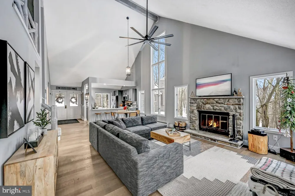 59 MIDWAY Lake Harmony, PA 18624