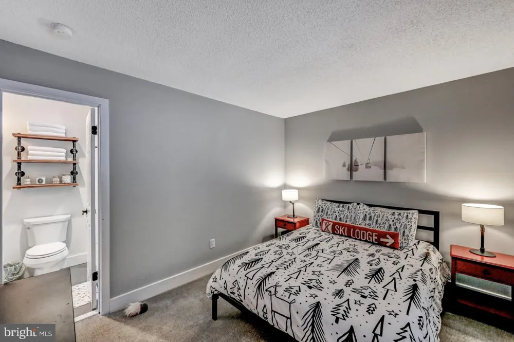 59 MIDWAY Lake Harmony, PA 18624