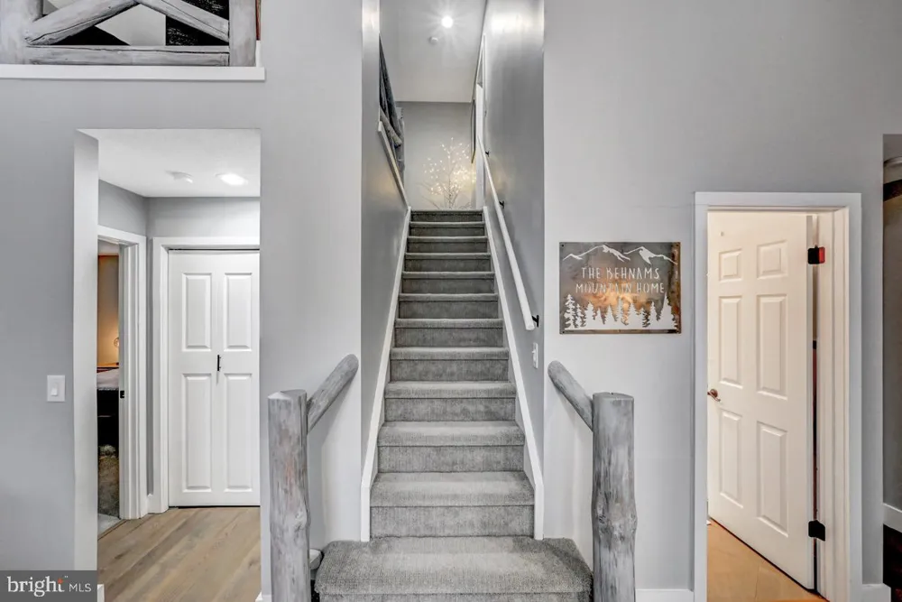 59 MIDWAY Lake Harmony, PA 18624