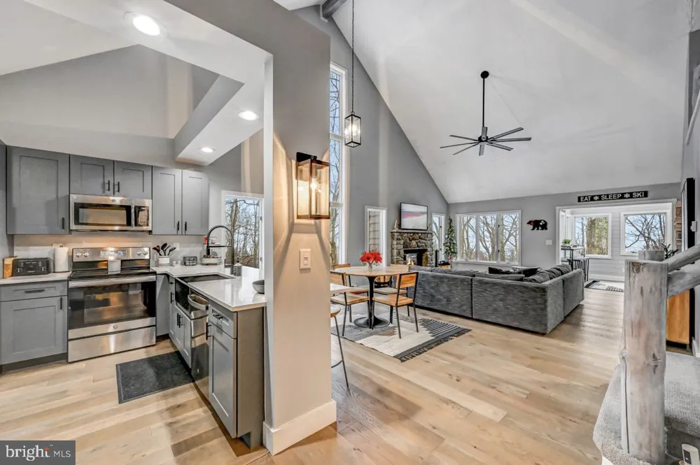 59 MIDWAY Lake Harmony, PA 18624
