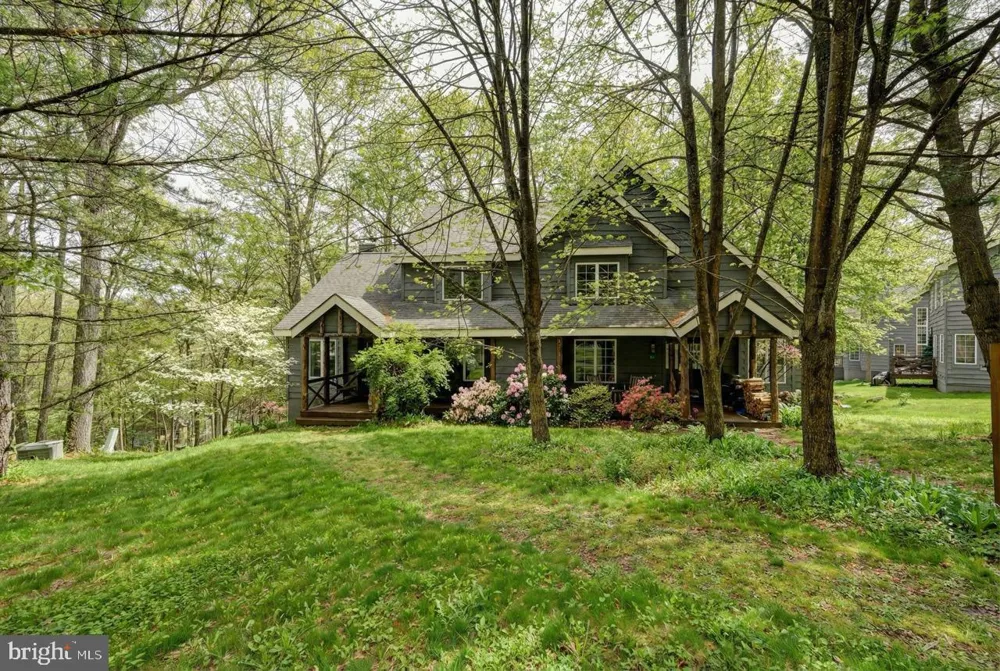 59 MIDWAY Lake Harmony, PA 18624