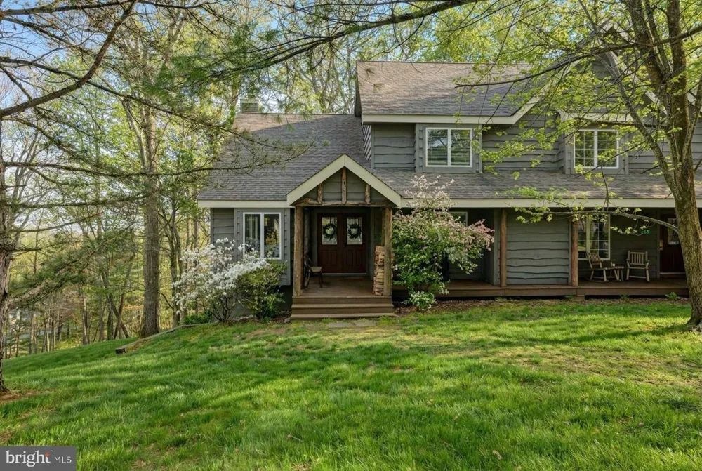59 MIDWAY Lake Harmony, PA 18624