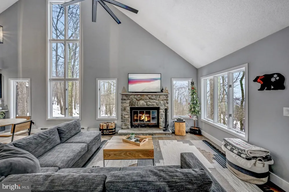 59 MIDWAY Lake Harmony, PA 18624