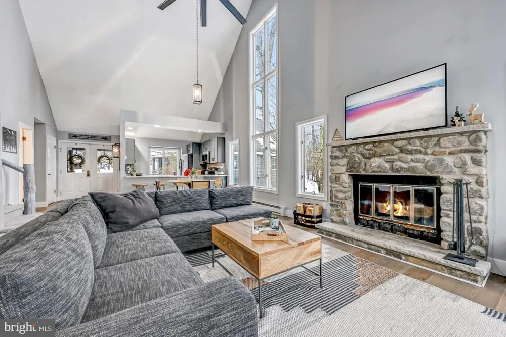 59 MIDWAY Lake Harmony, PA 18624