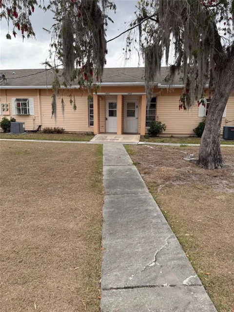 1605 CLUB CIRCLE #1605