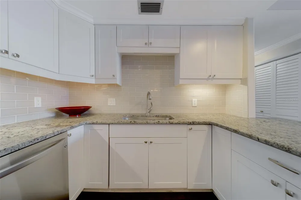 8 BELLEVIEW BOULEVARD #308 Belleair, FL 33756