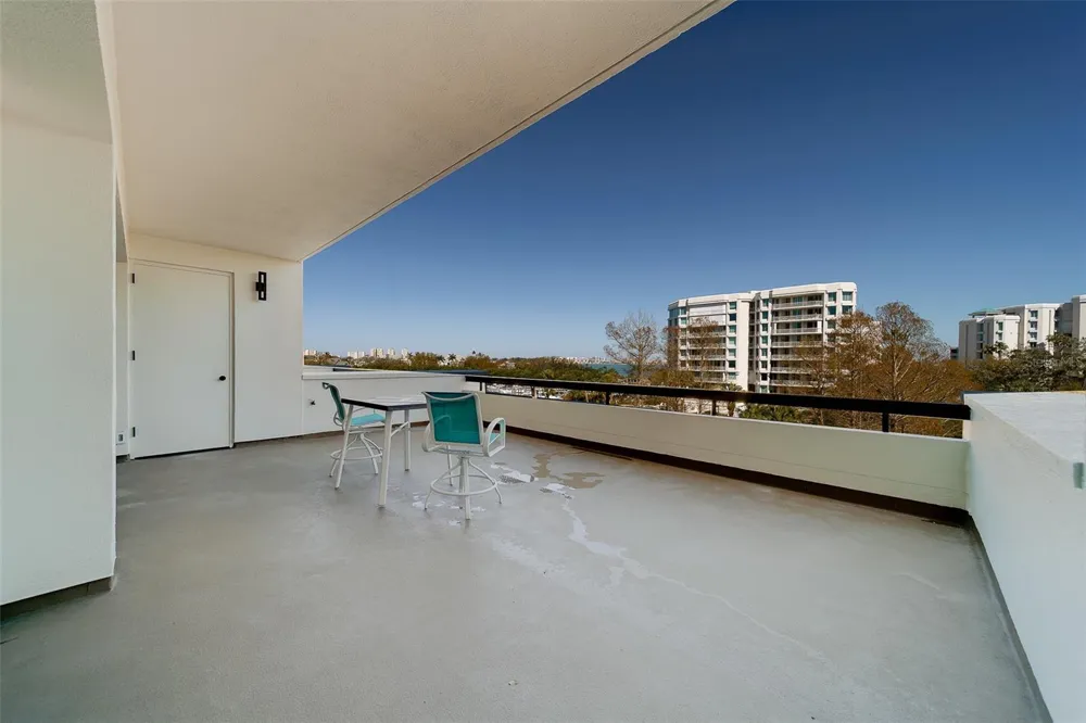 8 BELLEVIEW BOULEVARD #308 Belleair, FL 33756
