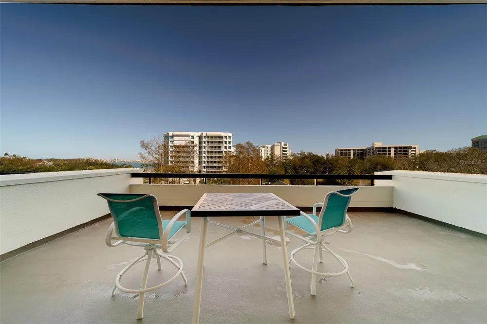 8 BELLEVIEW BOULEVARD #308 Belleair, FL 33756