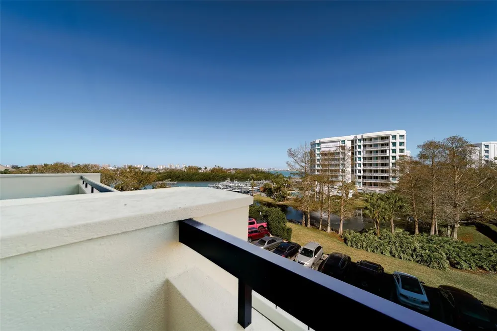 8 BELLEVIEW BOULEVARD #308 Belleair, FL 33756