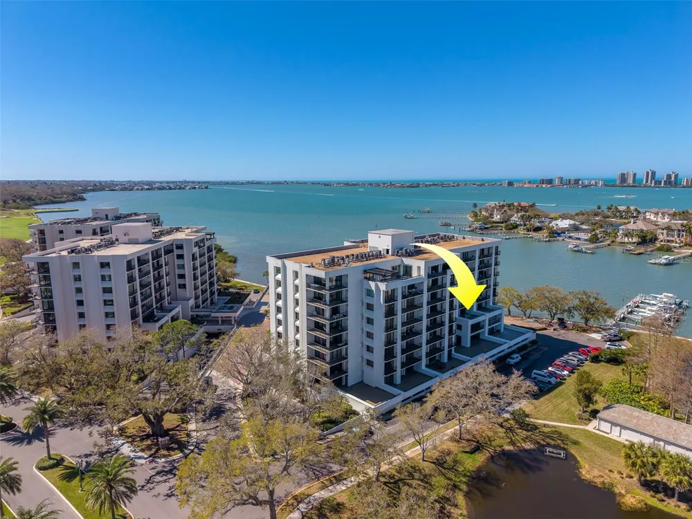 8 BELLEVIEW BOULEVARD #308 Belleair, FL 33756