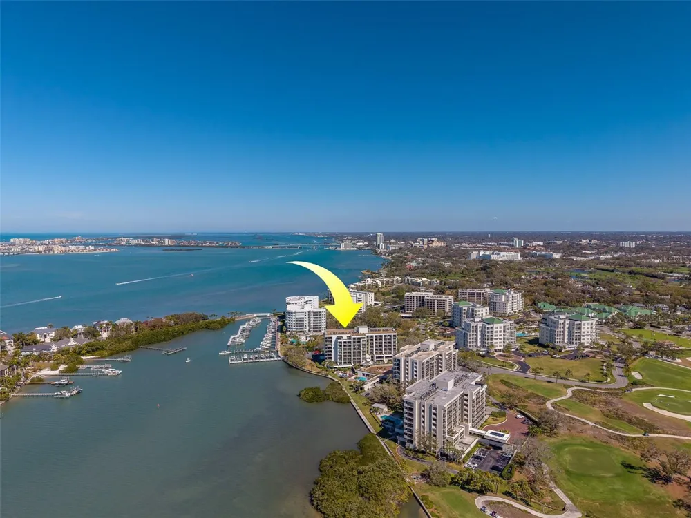 8 BELLEVIEW BOULEVARD #308 Belleair, FL 33756