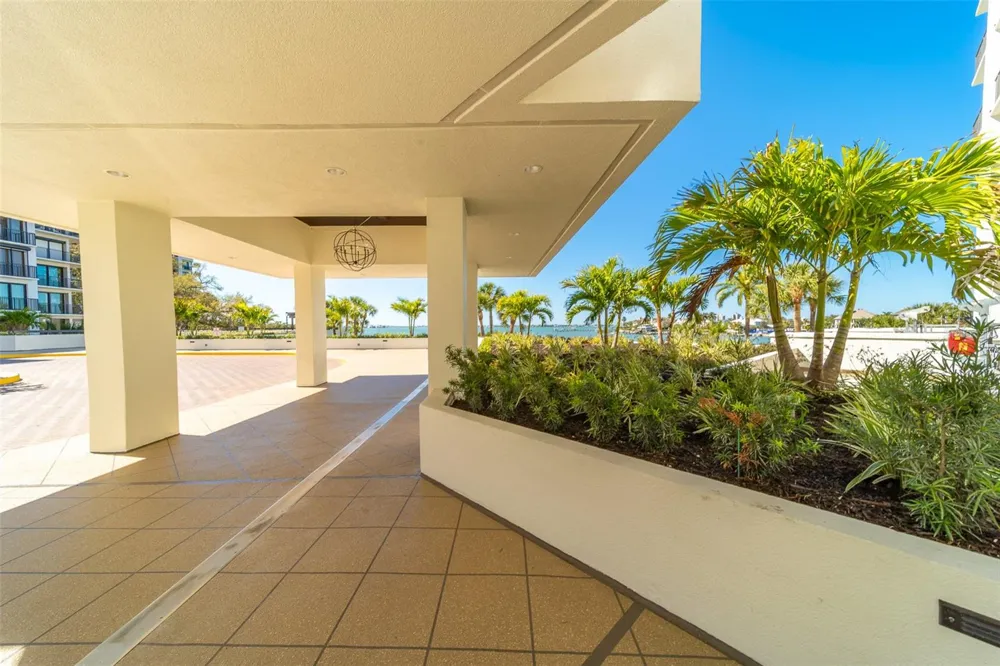 8 BELLEVIEW BOULEVARD #308 Belleair, FL 33756
