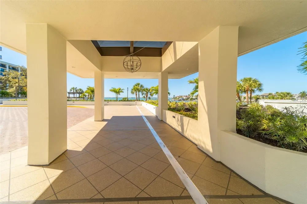 8 BELLEVIEW BOULEVARD #308 Belleair, FL 33756