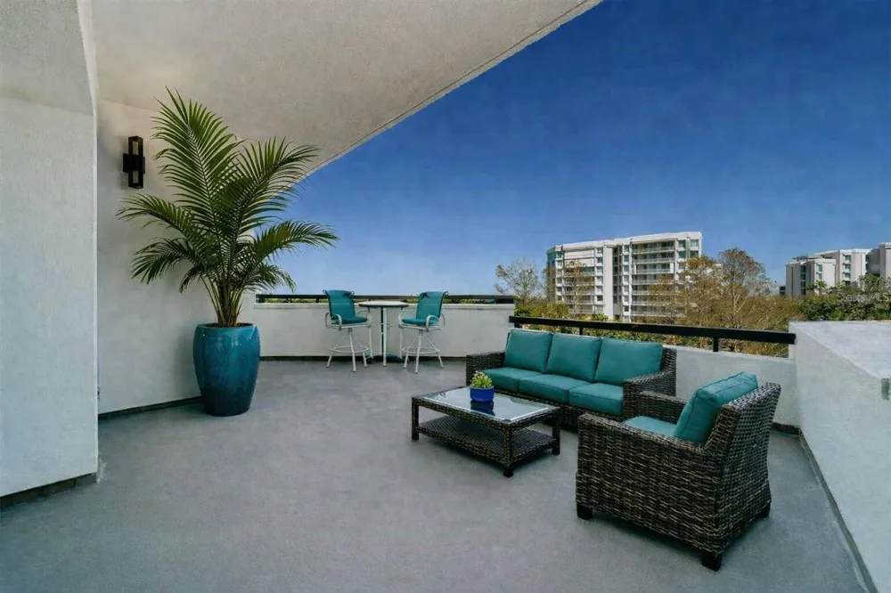 8 BELLEVIEW BOULEVARD #308 Belleair, FL 33756