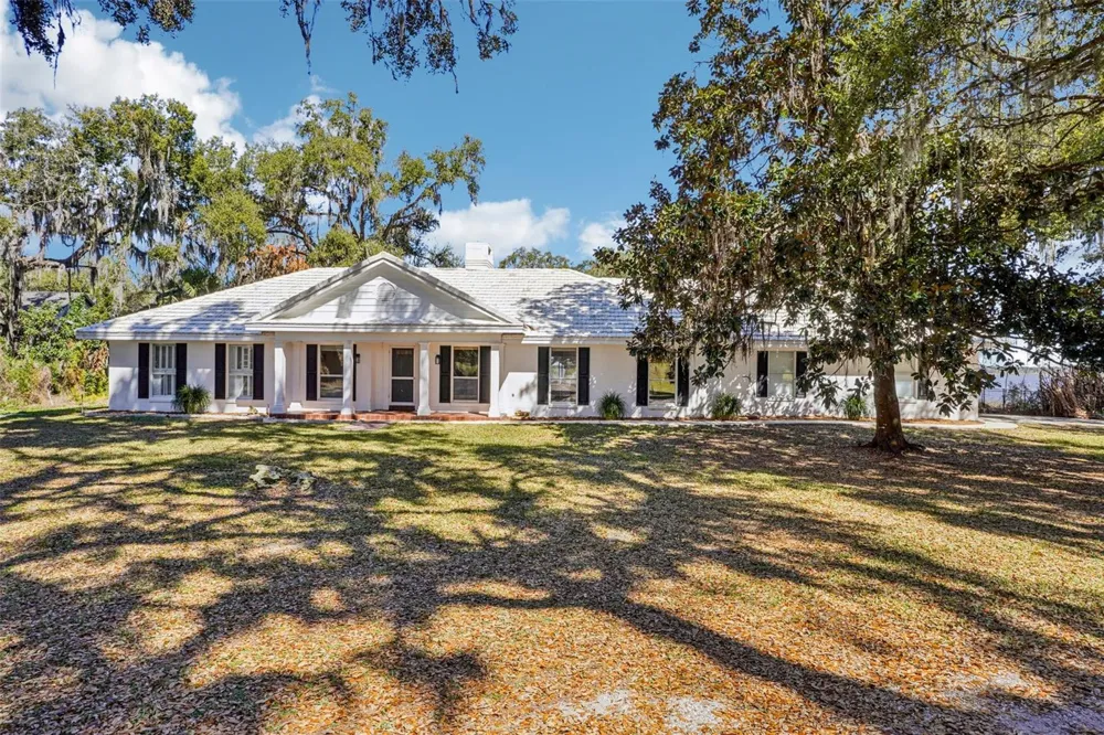 37048 COUNTY ROAD 452 Grand Island, FL 32735